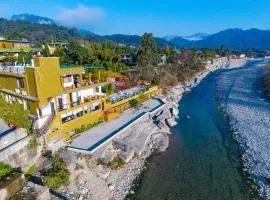 Flying Sparrow Riverside Resort