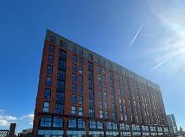 Luxury Waterfront Escape - Stunning Liverpool City Centre Apartment - Sleeps 4