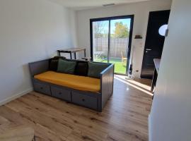 Port de la paix, hotel Biganos-ban