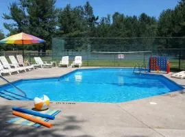 New, Spacious and charming, with a river view, conveniently located near skiing and golf