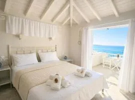 Ammos Boutique Rooms-White Refined Rooms by the Sea in Elafonisos Town