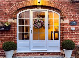 The Barn, Boutique Self-Catering Apartment - Belvoir Suite, Hotel in Allington