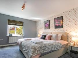 Comfy and cosy 3-BDR, Contractor Stay, 5 Beds, Fast Free Unlimited Wi-Fi, hotel a Peterborough