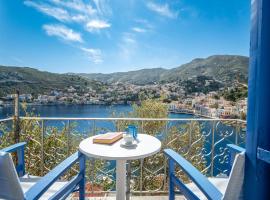 Artiki's Studios - Sea & Harbour View Apartments in Symi, hotel i Simi