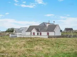 3 Bed in Roundstone oc-i234