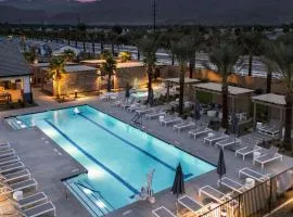 Summerwell by AvantStay Sleeps 44 Guests Resort Pool Hot Tub Fitness Center Coworking Lounge Firepit