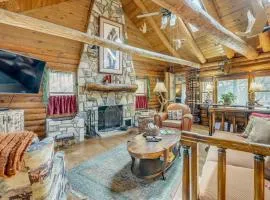 Hot Tub & Yard! 'Inn the Woods' Wimberley Cabin