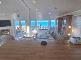 Bayview Luxury Lodge, hotel u gradu Cockburnspath