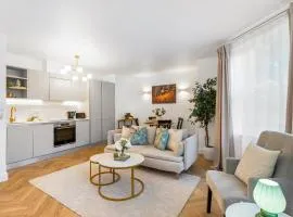 Stylish Seaside Apartment Minutes from Beach