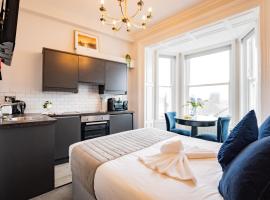 Superb Marina Hideaway- With kitchen and Wi-Fi, Hotel in Dublin