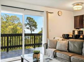 Marbella Lane - 3BR Penthouse Executive Suite, SFO, Parking, Hotel in Brisbane