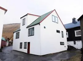 Luxury Heritage House in Gjogv