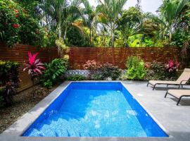 Entire villa with pool 3 min walk to Surf Dominical, hotel a Dominical