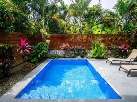 Entire villa with pool 3 min walk to Surf Dominical