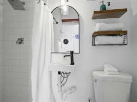 Twilight Ranch Tiny Homes - pet friendly & hill country views