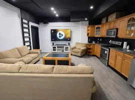 Private Suite, King Bed, Big Screen Sleeps 4