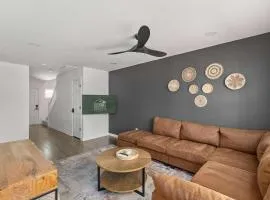 Boho Ferry- Mins from Credit One- Pet Friendly