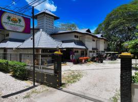 Parti Gras Hotel & Villas en Playa Potrero, hotel v mestu Potrero