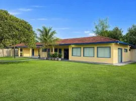 Casa ampla com jardim e 3 suítes em Novo Airão