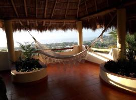 Beautiful Tropical House with Ocean VIEWS! โรงแรมในครูซ เด อัวนาคากซ์เล