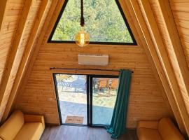 Private Glamping Cabin for Family Getaway with BBQ، فندق في Arakapas