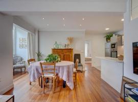 ONDARRETA STAYS with independent entrance, отель в городе Сан-Себастьян