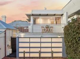 Wray House – Spacious Modern Fremantle Stay