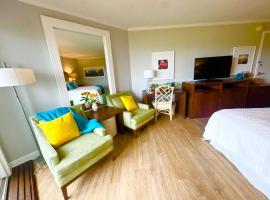 Pristine Hotel Room at Popular Resort, khách sạn ở Lihue
