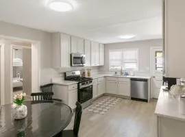 Spacious New 5 Bed Family Retreat Near Naval Base