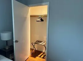 Modern Apt With 2 Kings half mile to DT Libertyville