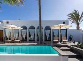 Sea View Villa private Infinity Pool Sunsets, hotel din La Pared