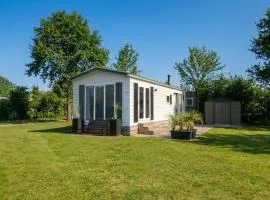 'Langs de Kleine Haven', Sfeervol Chalet op 5 Sterren Vakantiepark De Kuilart