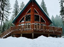 Lakefront Basecamp Every Season Every Adventure, hotel u gradu Ronald