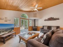 Cascade Retreat by Tahoe Getaways - Tahoe Donner 3 BR w Gas Fireplace, HOA & Dog Friendly!