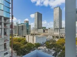 Downtown Studio Steps from Bayfront Park