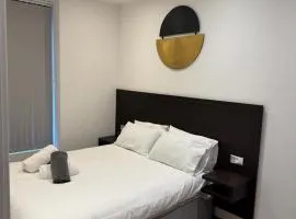Heathrow Airport - Apt - Stay 3 - Great Location