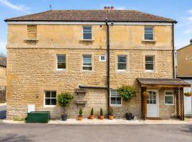 Heron Stays Bath- Boutique Period Group Townhouse, Sleeps 14 with Parking Near Bath, hotel in Bath