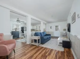 5212B - John and June's Place