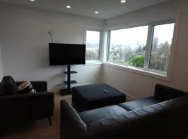 Vancouver modern Townhouse Contemporary two bedroom home with complimentary in suite laundry