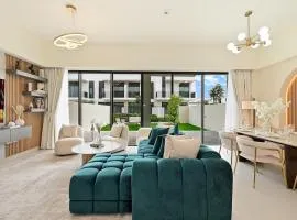 Warm and Cozy 4BR Villa with Pool Access