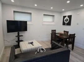 Elegant Vancouver Condo Contemporary One-Bedroom Suite and Fully Furnished Kitchen