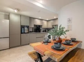 Modern 3-Bed Home - City Centre