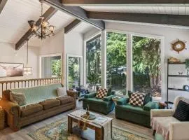 Modern Forest Escape, Near Lake Stevens and Hikes