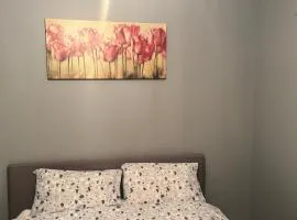 Cozy Private Double Room with Workspace & Garden View