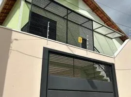Casa familiar 4 dorm, 2 banheiros