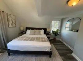 Modern 4BD 2BA Home Near Downtown Metra