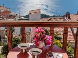 Christys House Skopelos, готель у місті Глосса