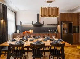 Grande Luxury Modern 3BR for 8 with Parking & Lift