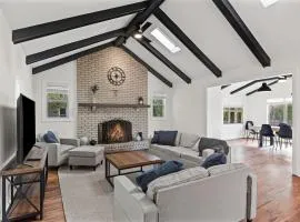 Elegant 4BR Tudor Retreat Spacious, Peaceful!