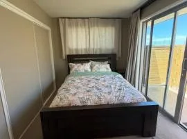 Private Ensuite Near Airport